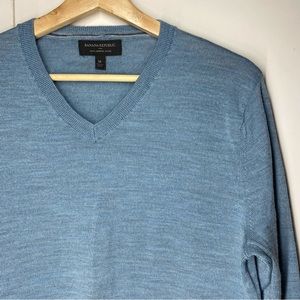 Banana Republic Merino wool V-neck sweater, medium
